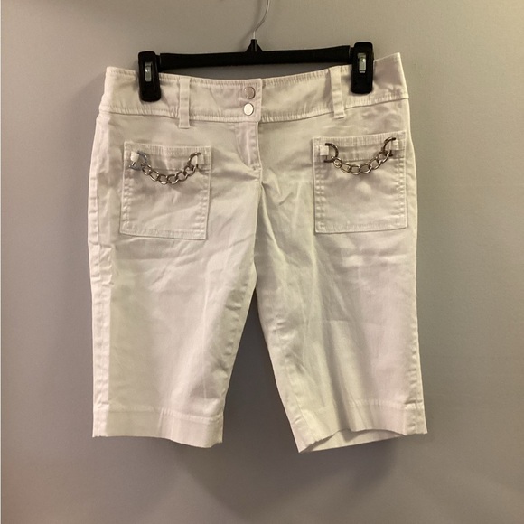 MICHAEL Michael Kors Pants - Michael Michael Kors white Bermuda shorts with chains Woman’s size 4 Pet…